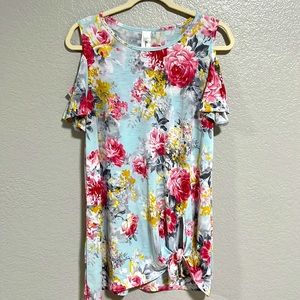 Lovely J floral top size Medium powder blue and floral